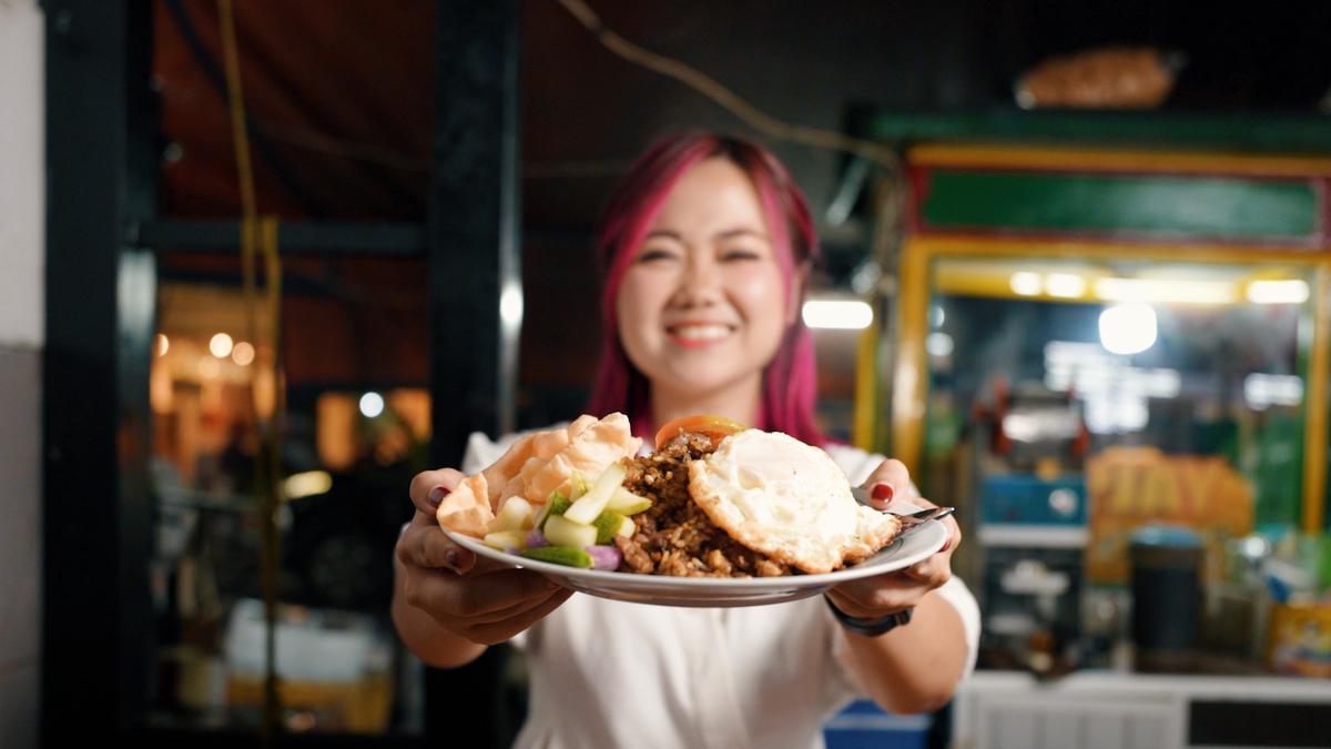Nasi Goreng Egi Famili: Kenikmatan Malam di Jantung Cilacap
